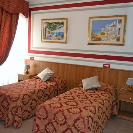 Hotel Facioni Pomezia Kültér fotó