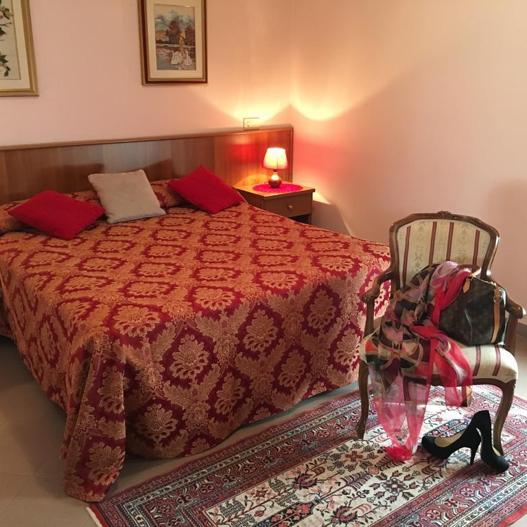 Hotel Facioni Pomezia Kültér fotó