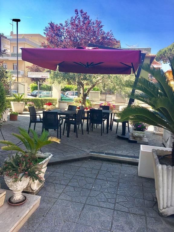 Hotel Facioni Pomezia Kültér fotó