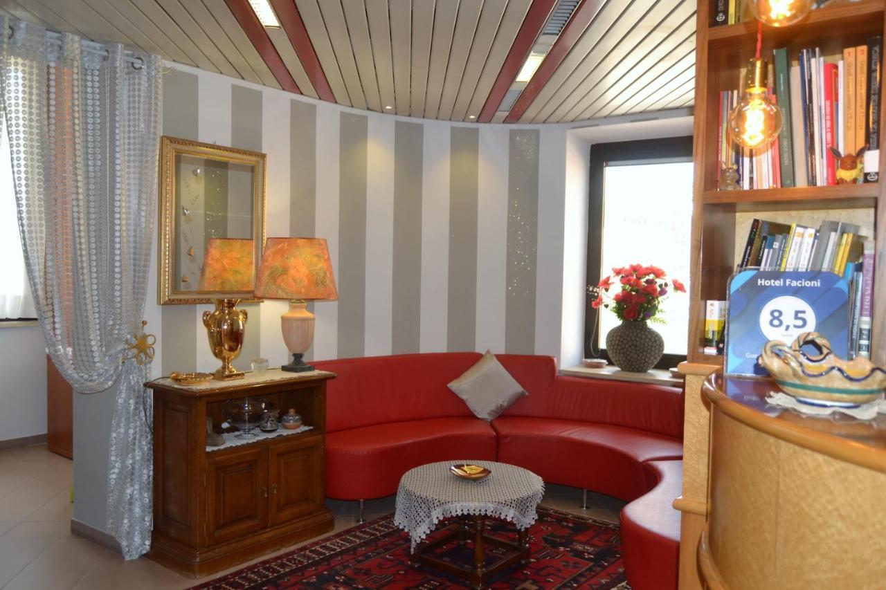 Hotel Facioni Pomezia Kültér fotó