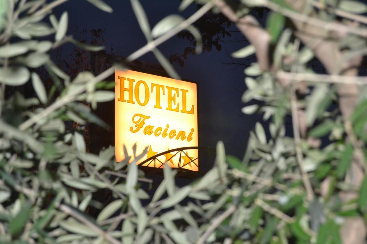 Hotel Facioni Pomezia Kültér fotó