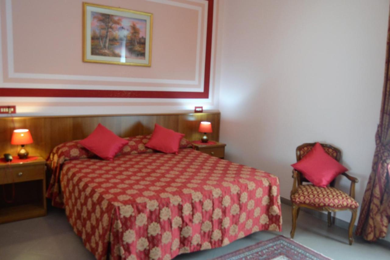 Hotel Facioni Pomezia Kültér fotó