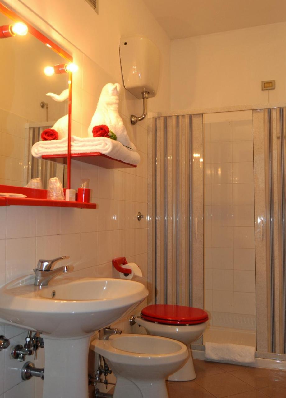 Hotel Facioni Pomezia Kültér fotó