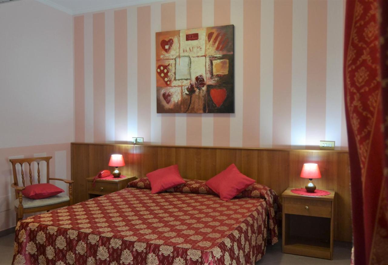 Hotel Facioni Pomezia Kültér fotó
