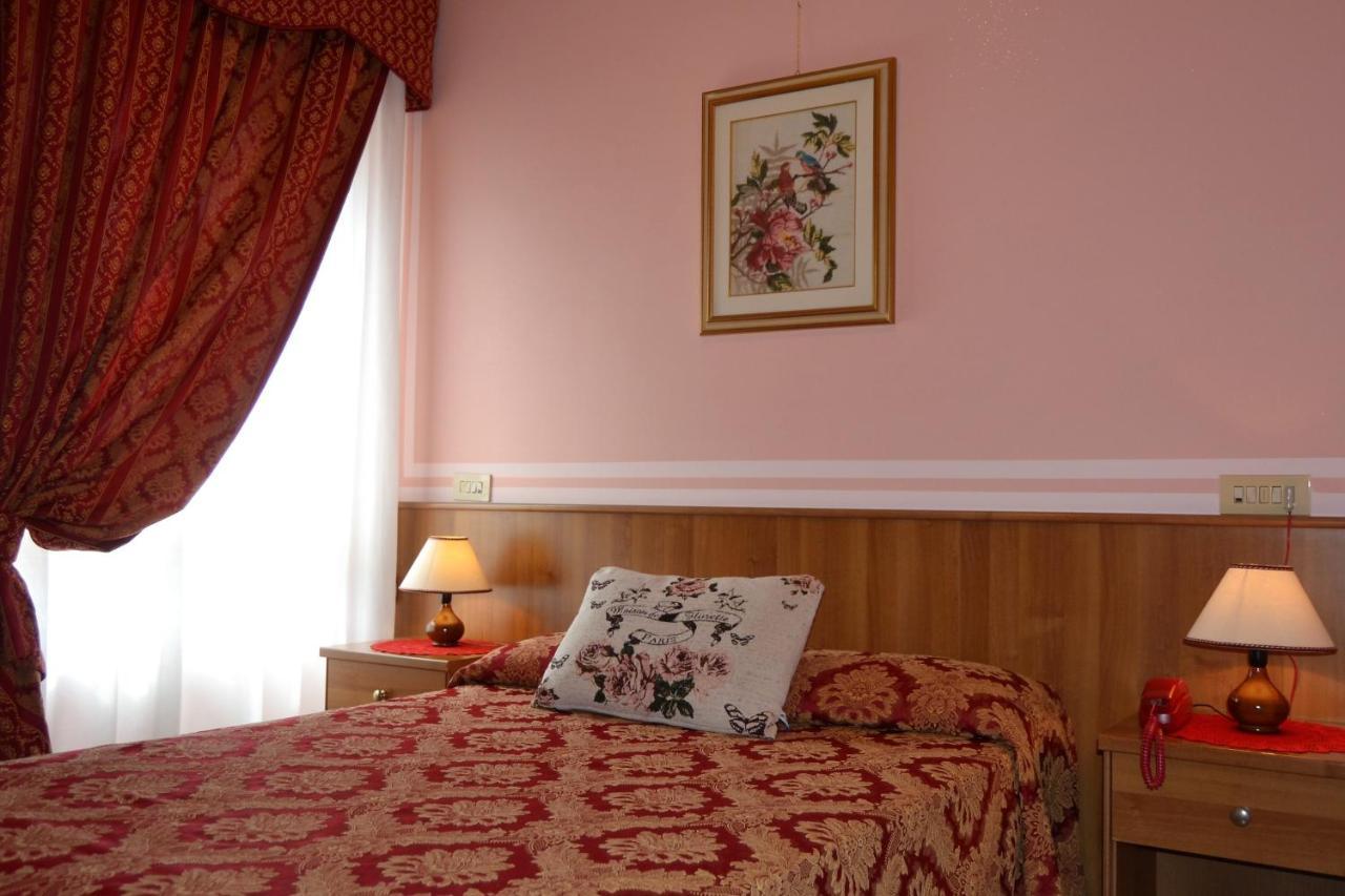 Hotel Facioni Pomezia Kültér fotó