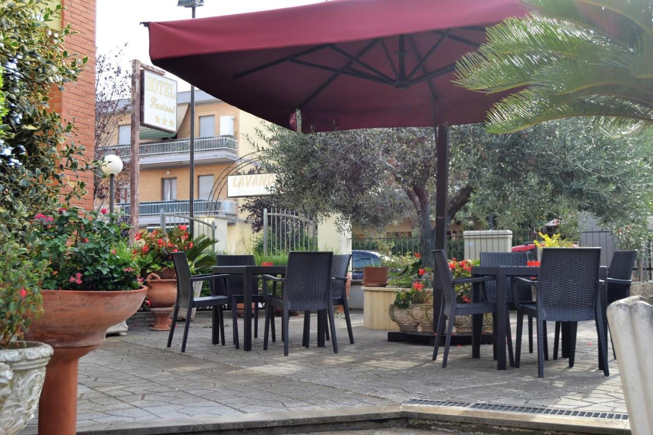 Hotel Facioni Pomezia Kültér fotó