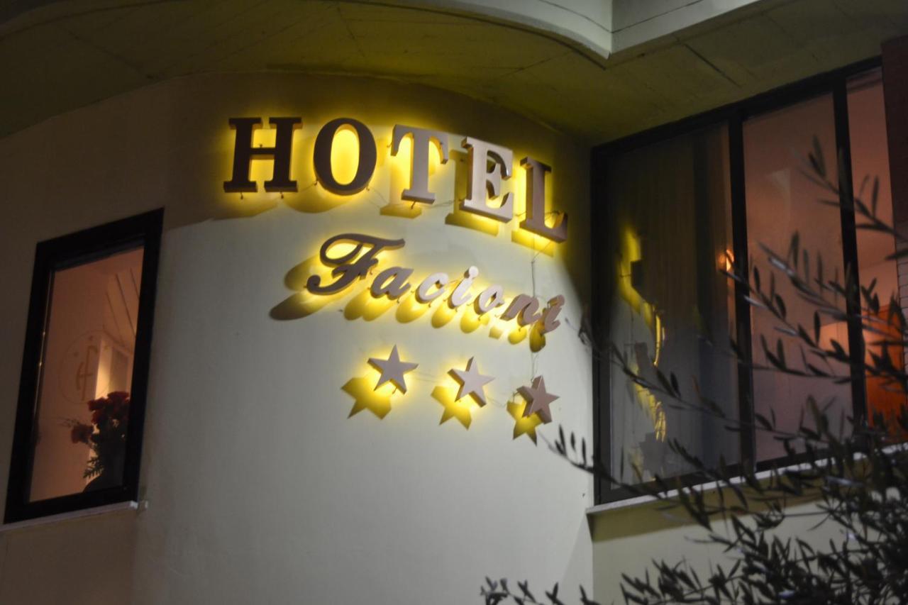 Hotel Facioni Pomezia Kültér fotó