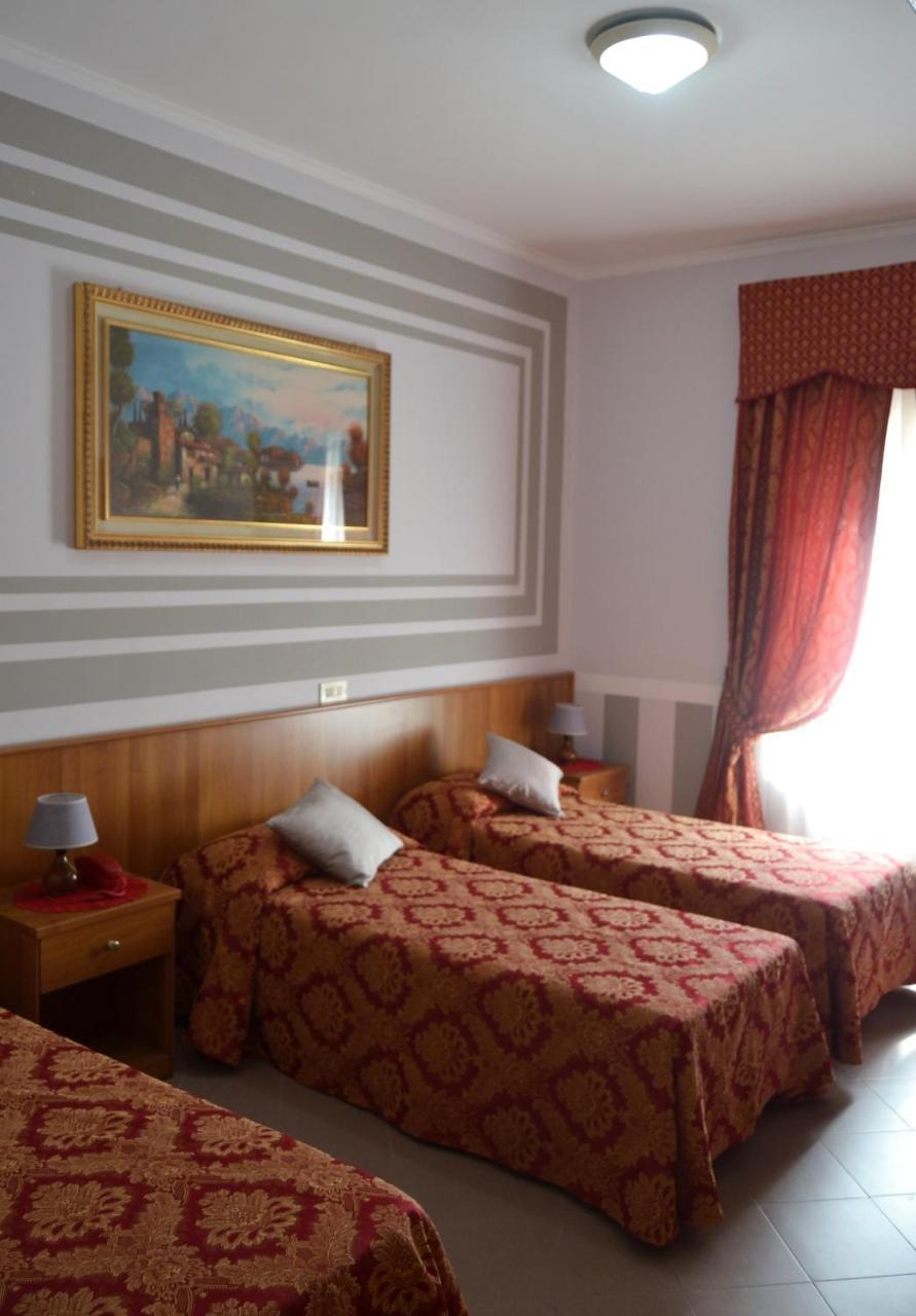 Hotel Facioni Pomezia Kültér fotó