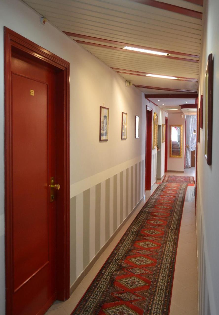Hotel Facioni Pomezia Kültér fotó