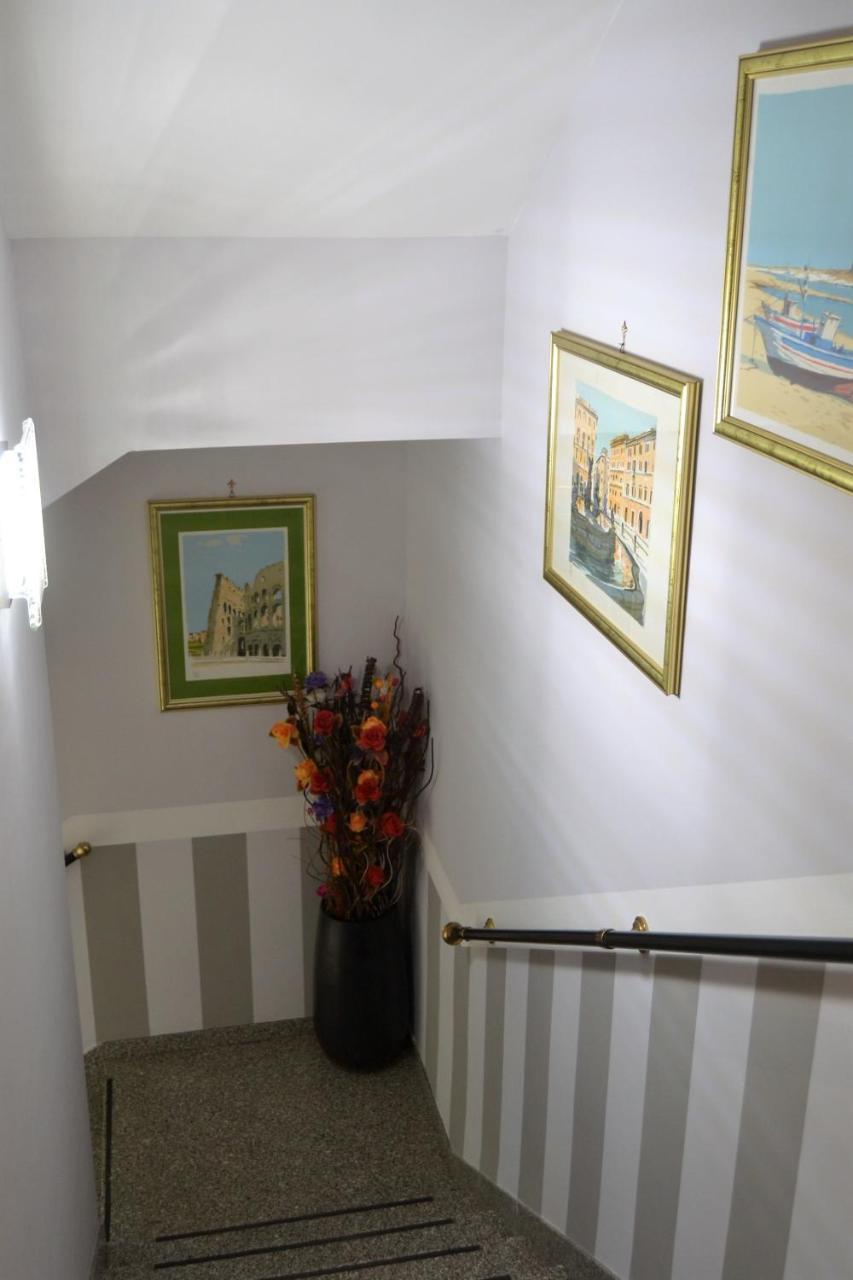 Hotel Facioni Pomezia Kültér fotó