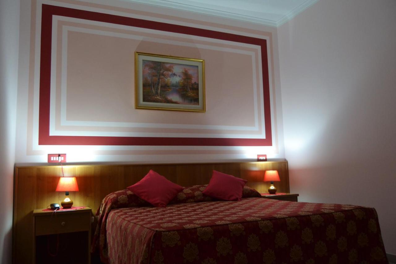Hotel Facioni Pomezia Kültér fotó