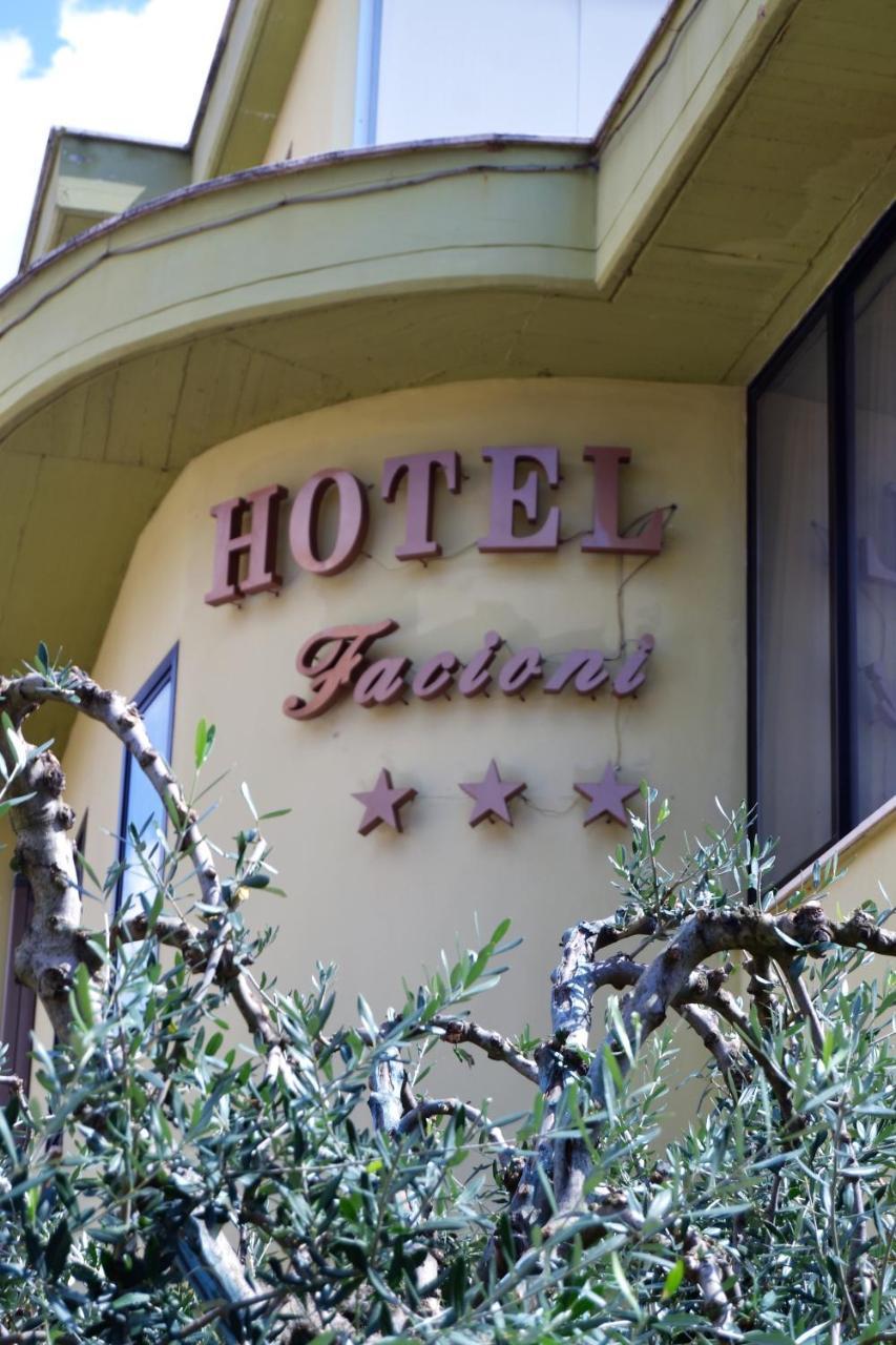 Hotel Facioni Pomezia Kültér fotó
