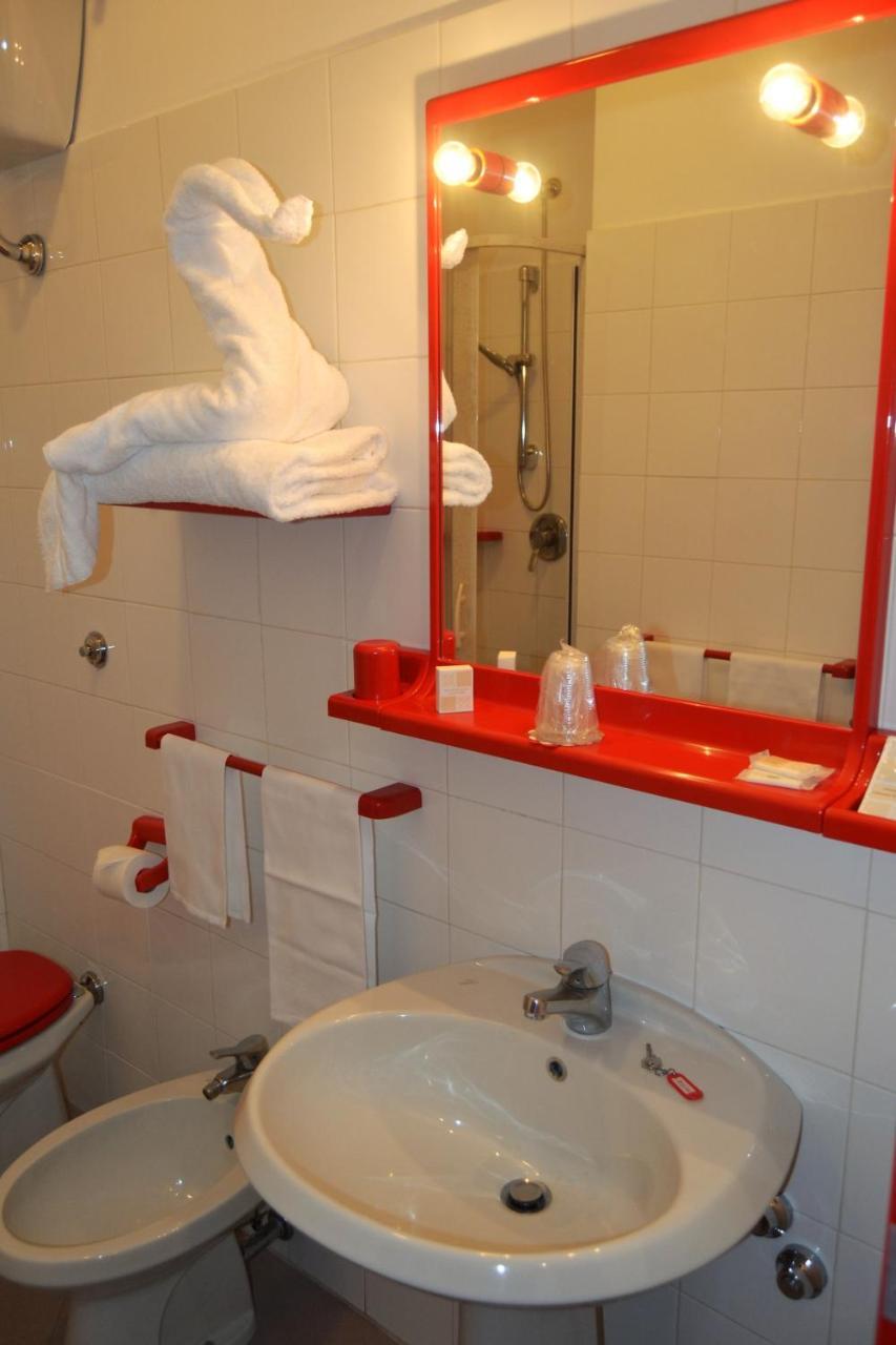 Hotel Facioni Pomezia Kültér fotó