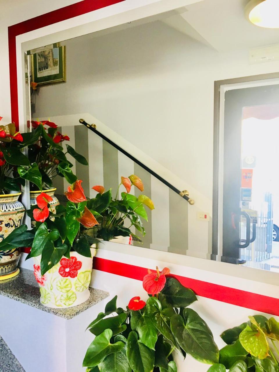 Hotel Facioni Pomezia Kültér fotó